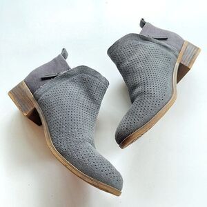 Toms Boots Womens 8.5 Deia Ankle‎ Bootie Grey Suede Perforated Comfort 10011183